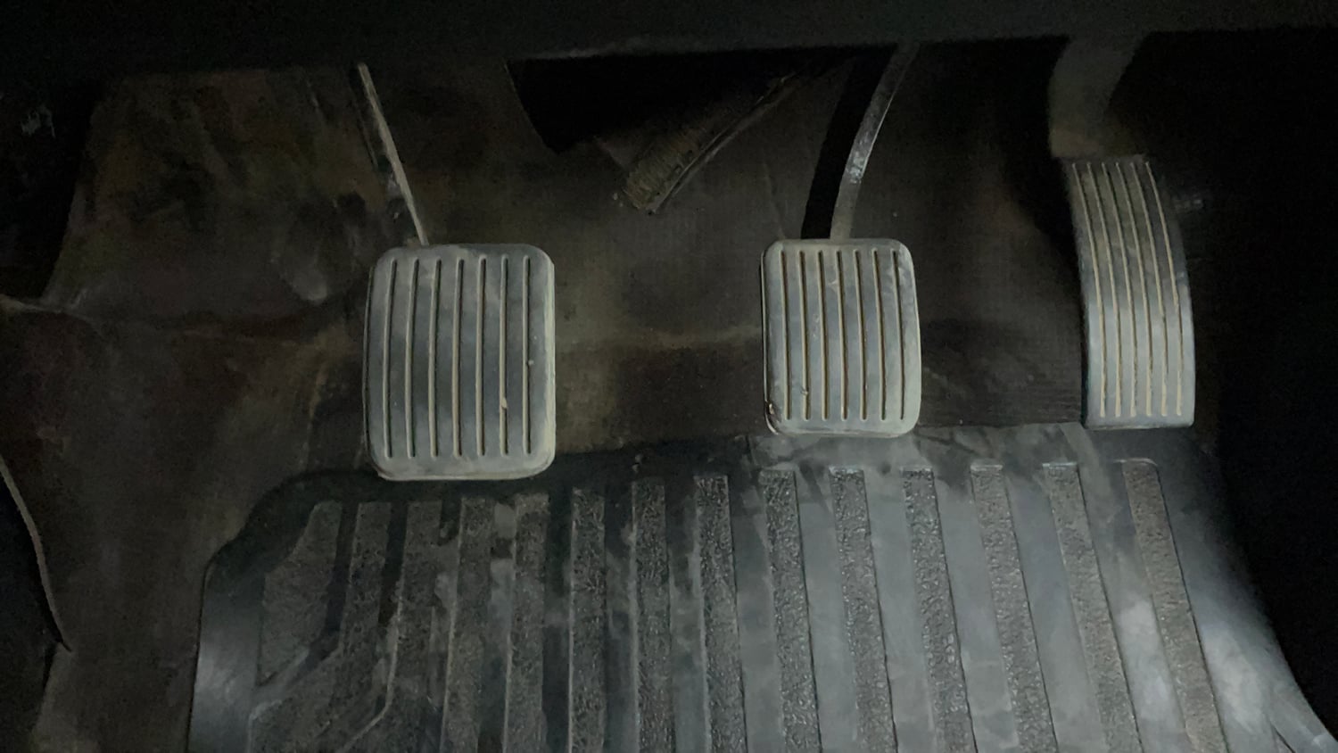 Used 2015 Hyundai Grand i10 Sportz 1.2 Kappa VTVT Petrol Manual interior PEDALS VIEW