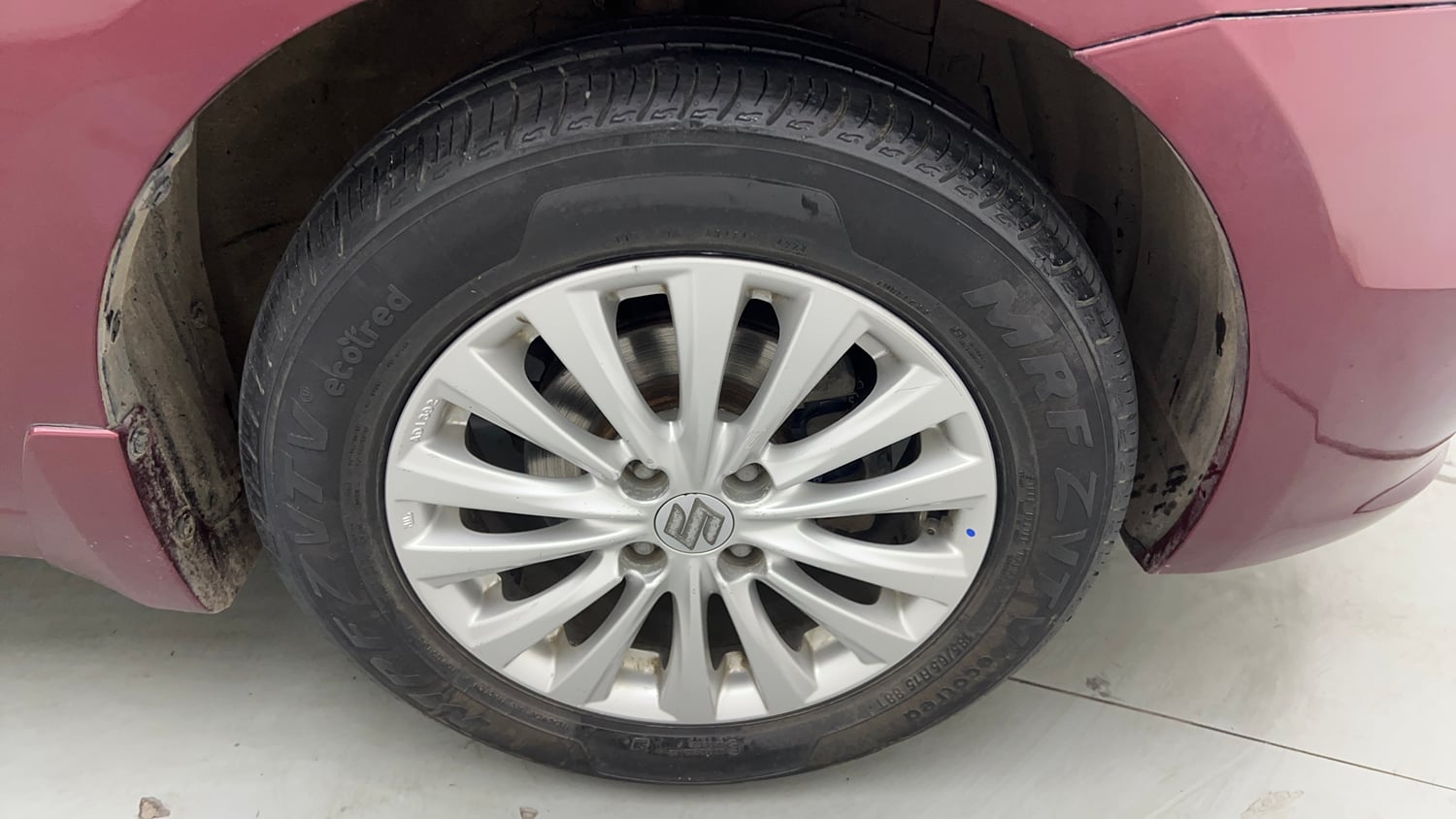 Used 2015 Maruti Suzuki Ciaz ZXi  AT Petrol Automatic tyres RIGHT FRONT TYRE RIM VIEW