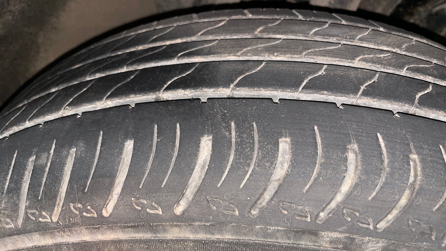 Used 2022 Nissan Magnite XV Premium Turbo CVT Petrol Automatic tyres RIGHT FRONT TYRE TREAD VIEW