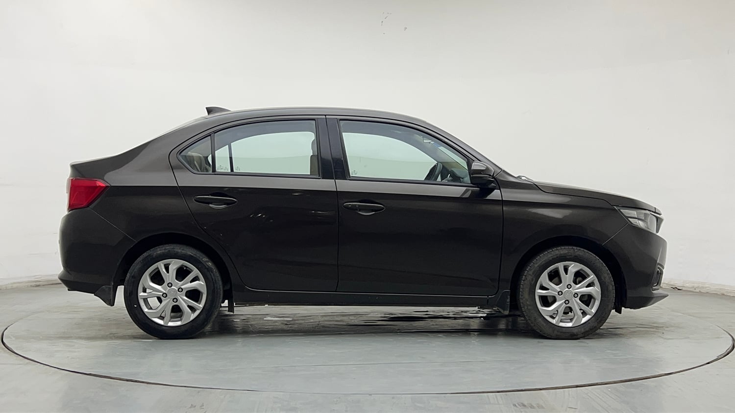 Used 2019 Honda Amaze 1.2 V CVT Petrol Petrol Automatic exterior RIGHT SIDE VIEW