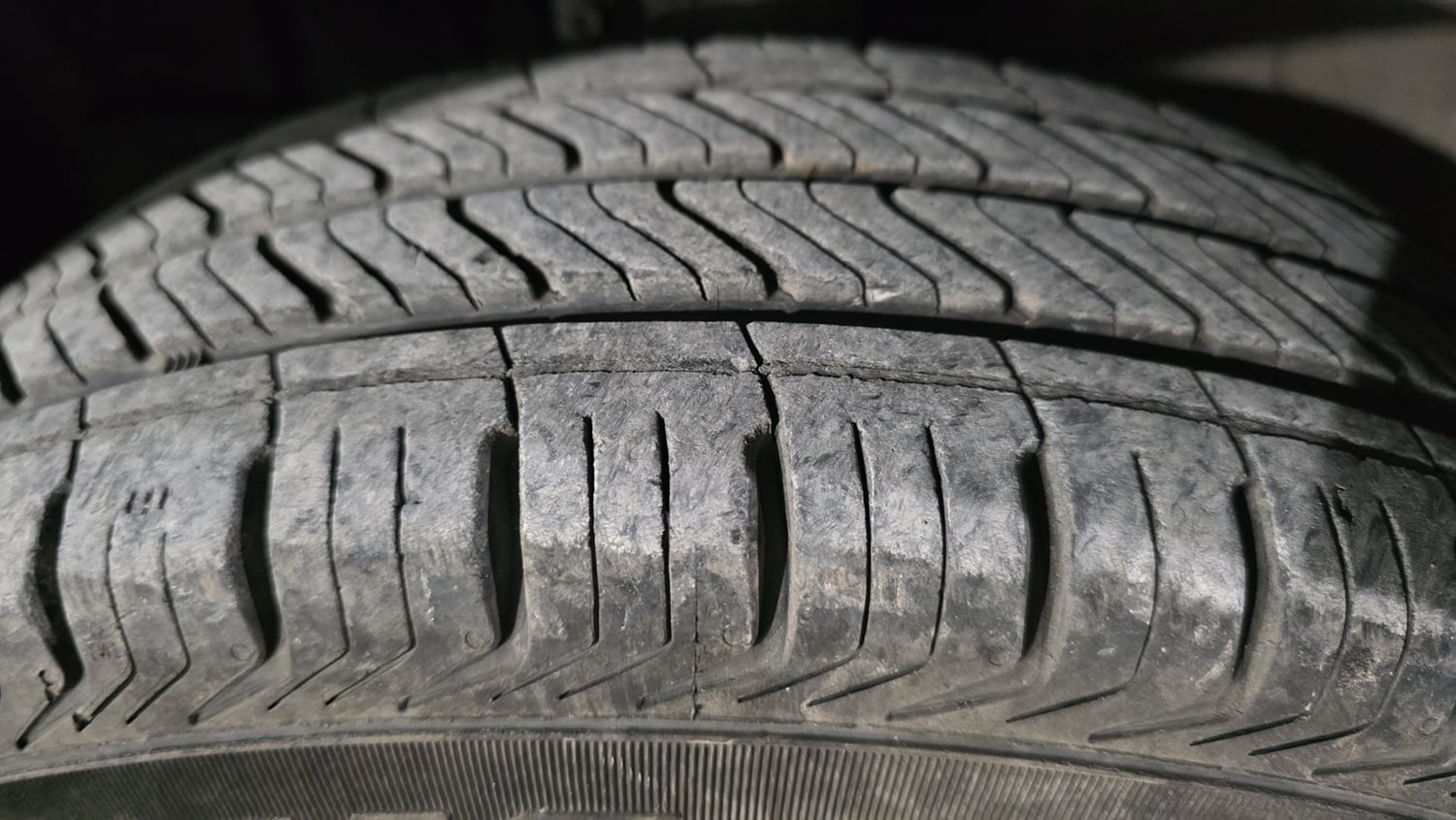 Used 2021 Maruti Suzuki Wagon R LXi 1.0 CNG Cng Manual tyres LEFT FRONT TYRE TREAD VIEW