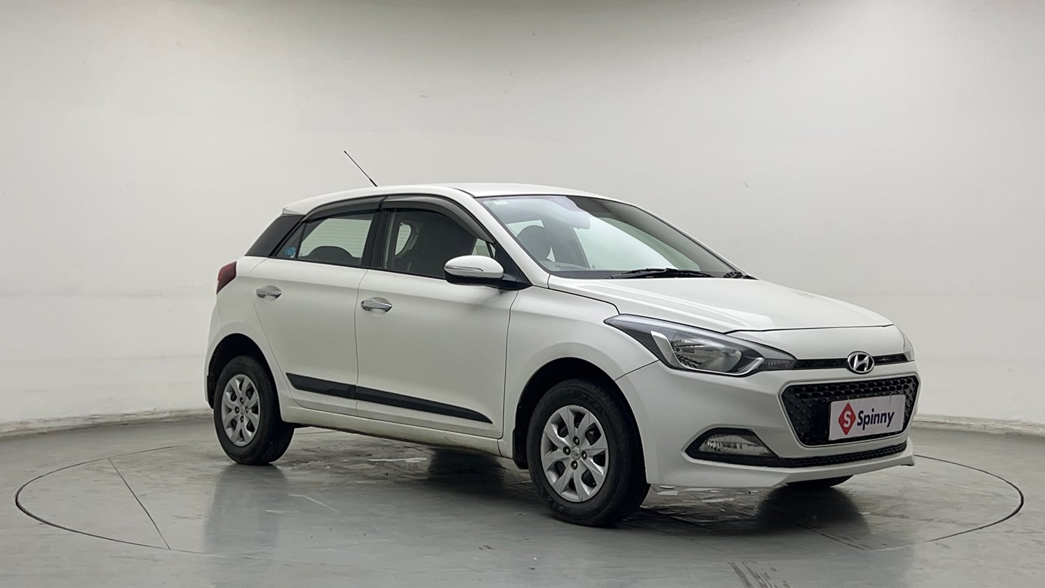 Used 2017 Hyundai Elite i20 Sportz 1.2 Petrol Manual exterior RIGHT FRONT CORNER VIEW