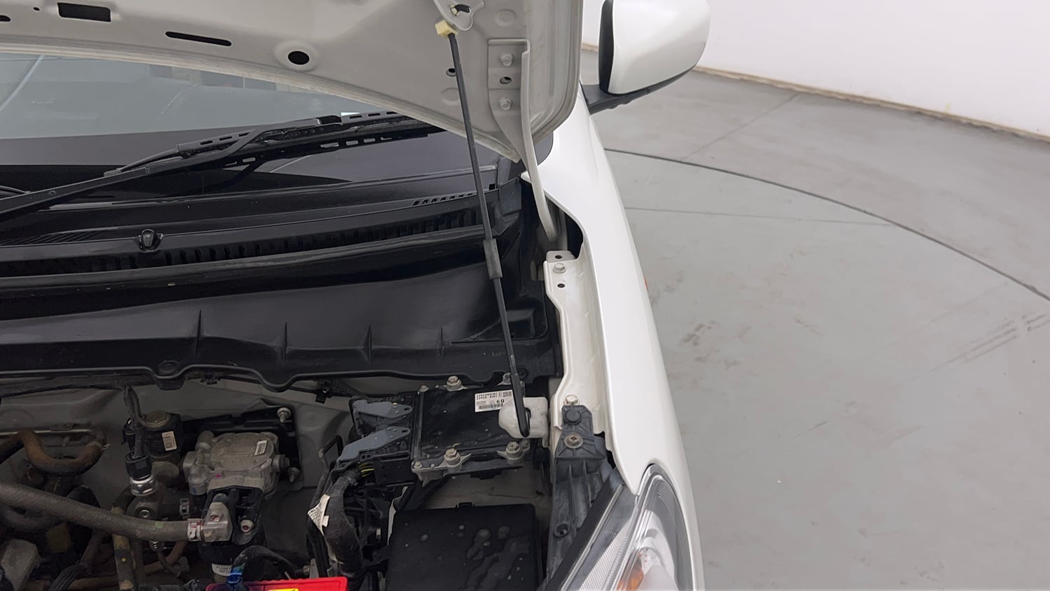 Used 2022 Maruti Suzuki Celerio VXi CNG Cng Manual engine ENGINE LEFT SIDE HINGE & APRON VIEW