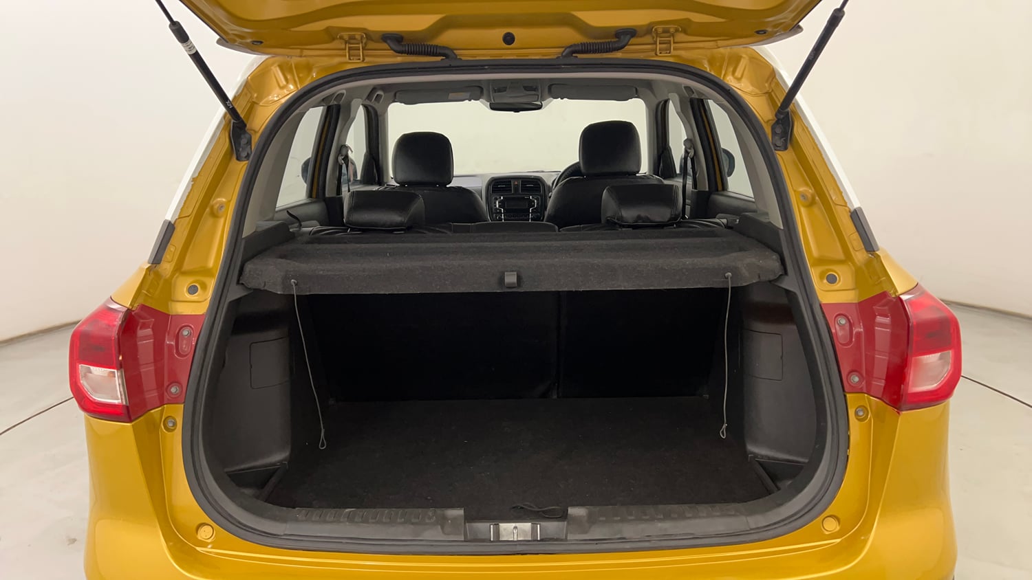 Used 2017 Maruti Suzuki Vitara Brezza [2016-2020] ZDi Diesel Manual interior DICKY INSIDE VIEW