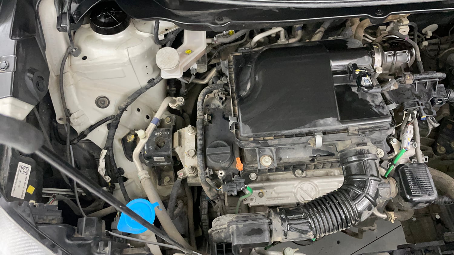 Used 2023 Maruti Suzuki XL6 Zeta MT Petrol Petrol Manual engine ENGINE RIGHT SIDE VIEW