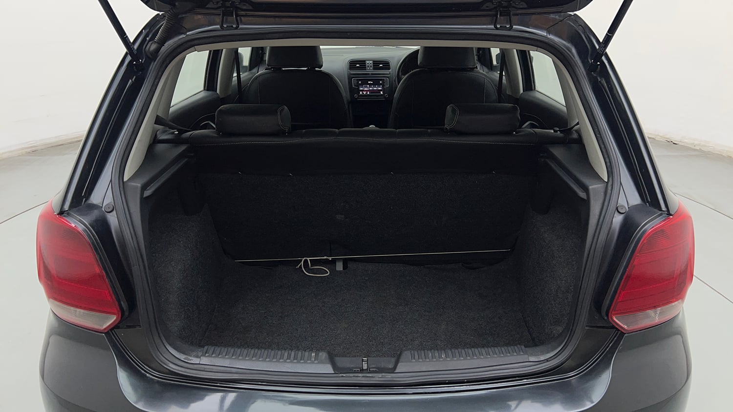 Used 2018 Volkswagen Polo Trendline 1.2L (P) Petrol Manual interior DICKY INSIDE VIEW