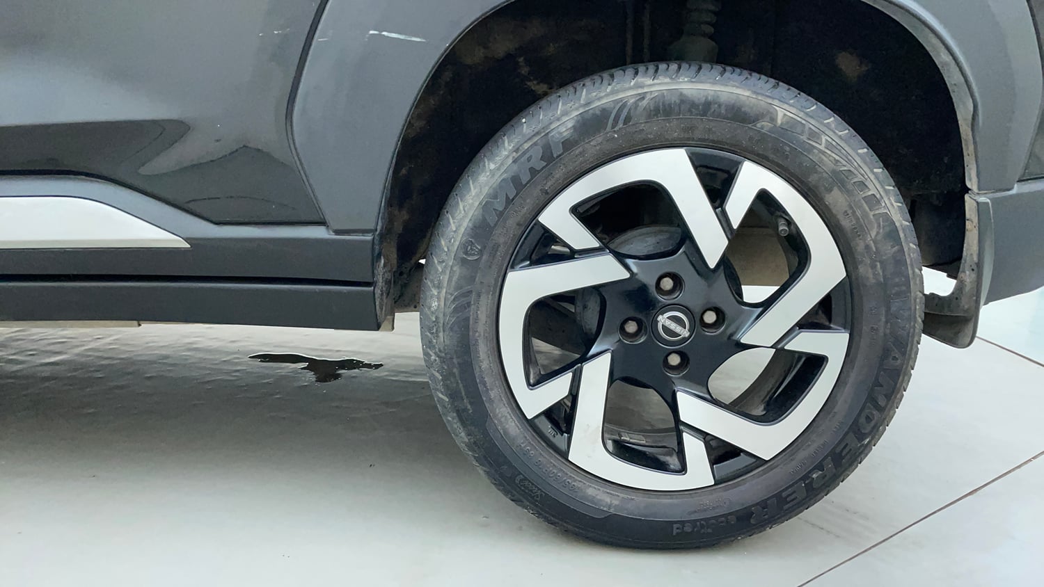 Used 2022 Nissan Magnite XV Premium Turbo CVT Petrol Automatic tyres LEFT REAR TYRE RIM VIEW