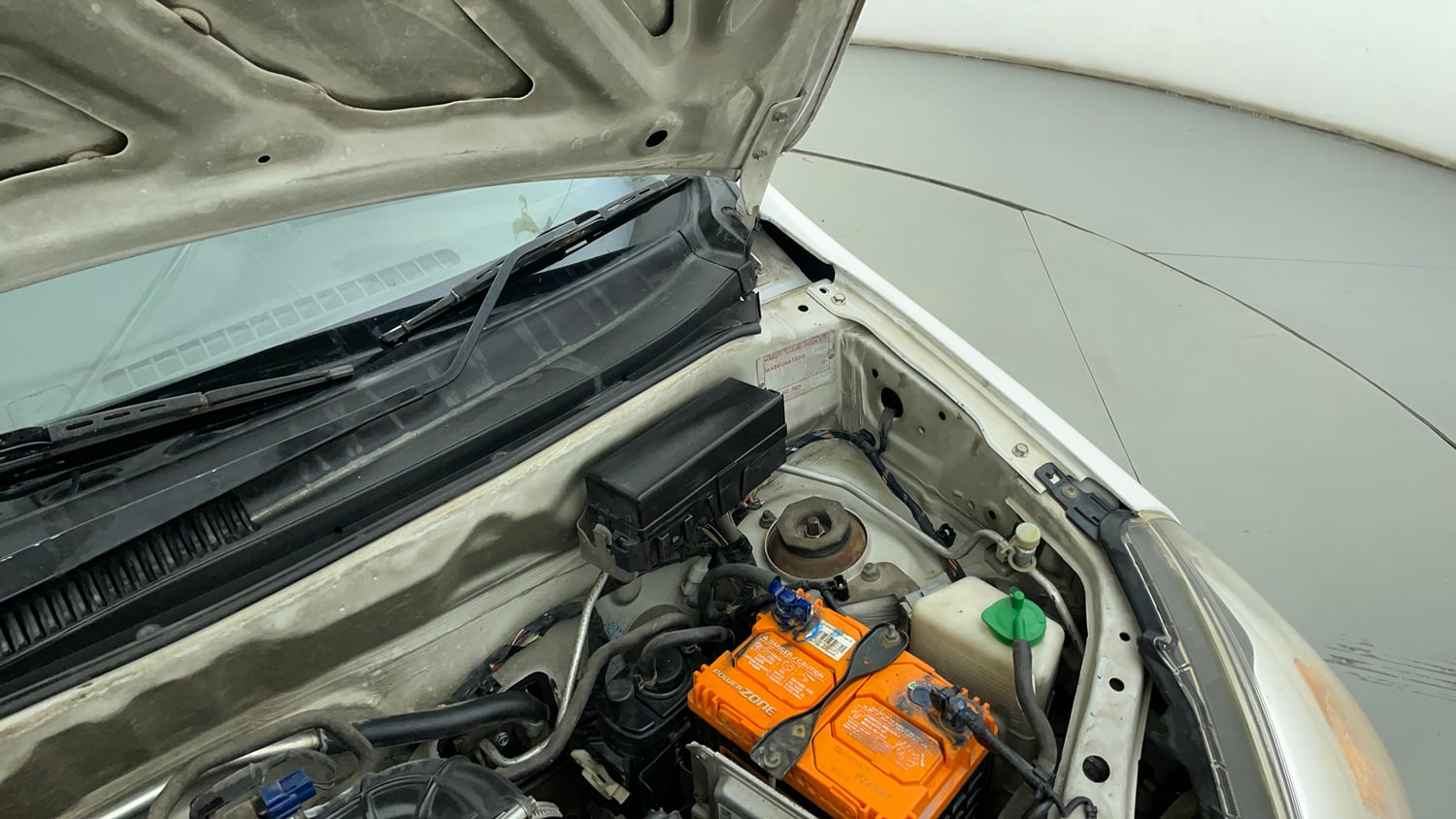 Used 2016 Maruti Suzuki Alto 800 LXi Petrol Manual engine ENGINE LEFT SIDE HINGE & APRON VIEW