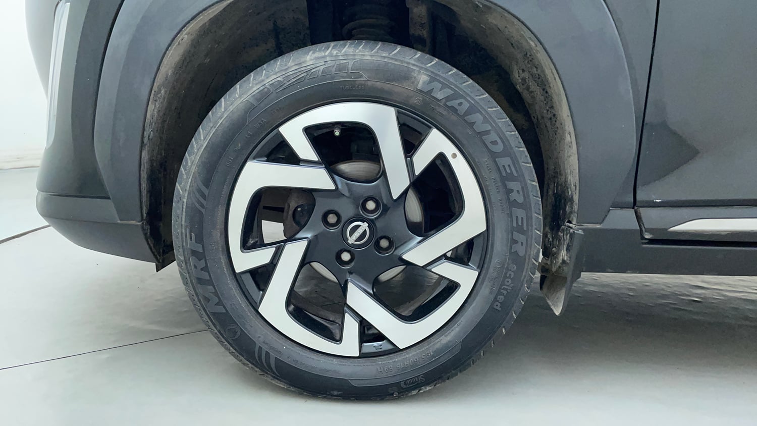 Used 2022 Nissan Magnite XV Premium Turbo CVT Petrol Automatic tyres LEFT FRONT TYRE RIM VIEW