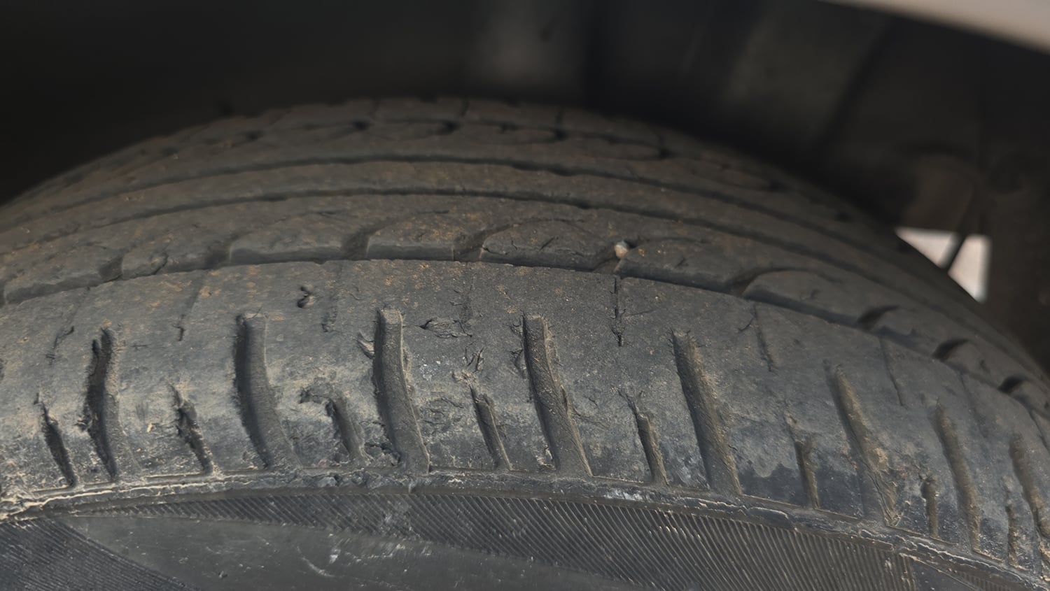 Used 2015 Hyundai Grand i10 Asta 1.2 Kappa VTVT Petrol Manual tyres LEFT REAR TYRE TREAD VIEW
