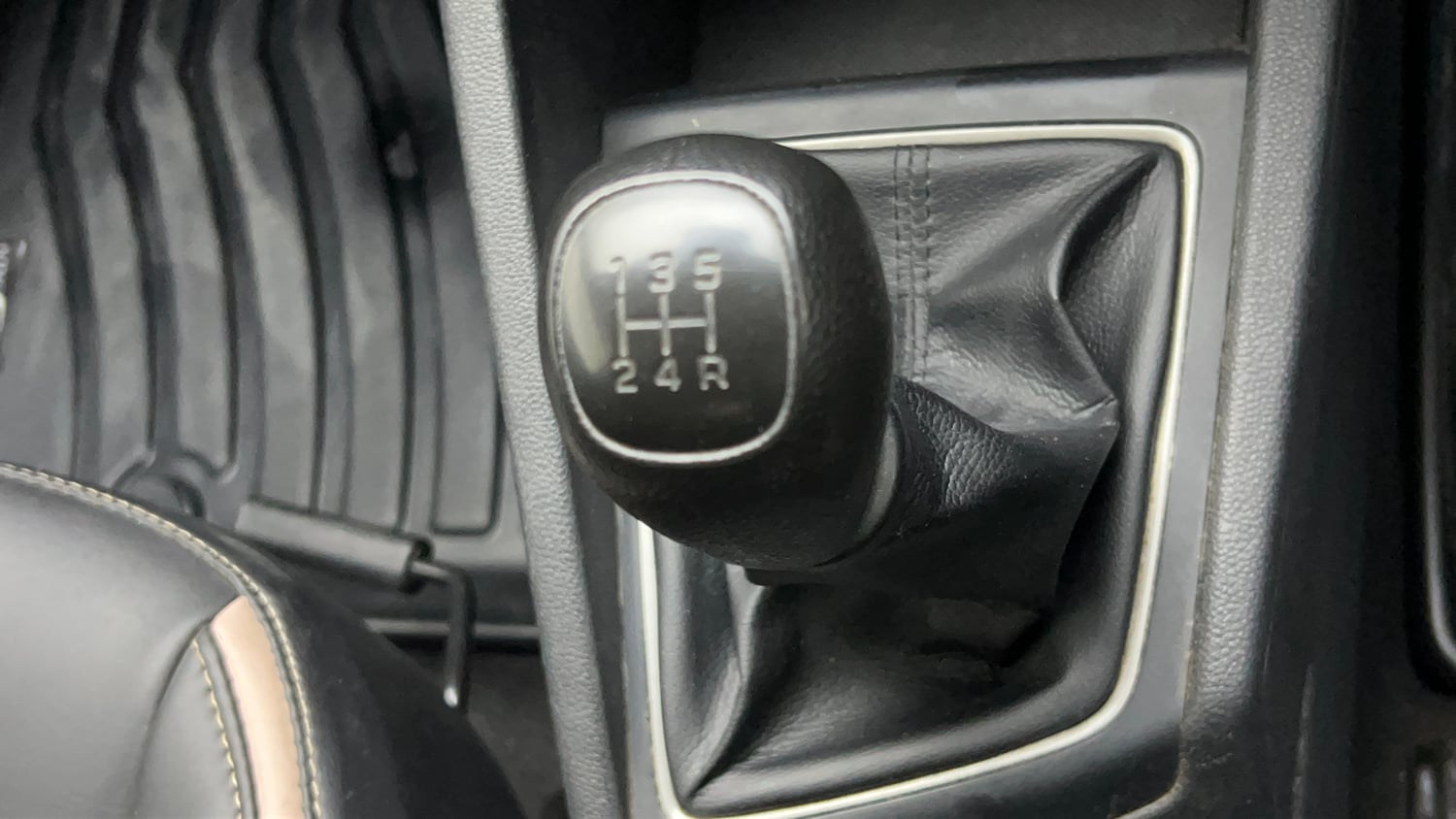Used 2017 Hyundai Elite i20 Sportz 1.2 Petrol Manual interior GEAR  KNOB VIEW