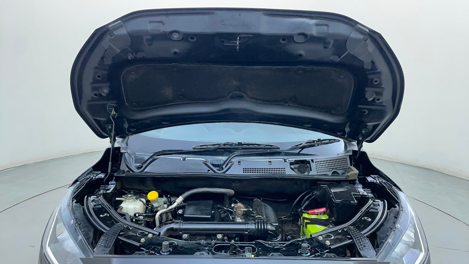 Used 2022 Nissan Magnite XV Executive Petrol Manual engine ENGINE & BONNET OPEN FRONT VIEW