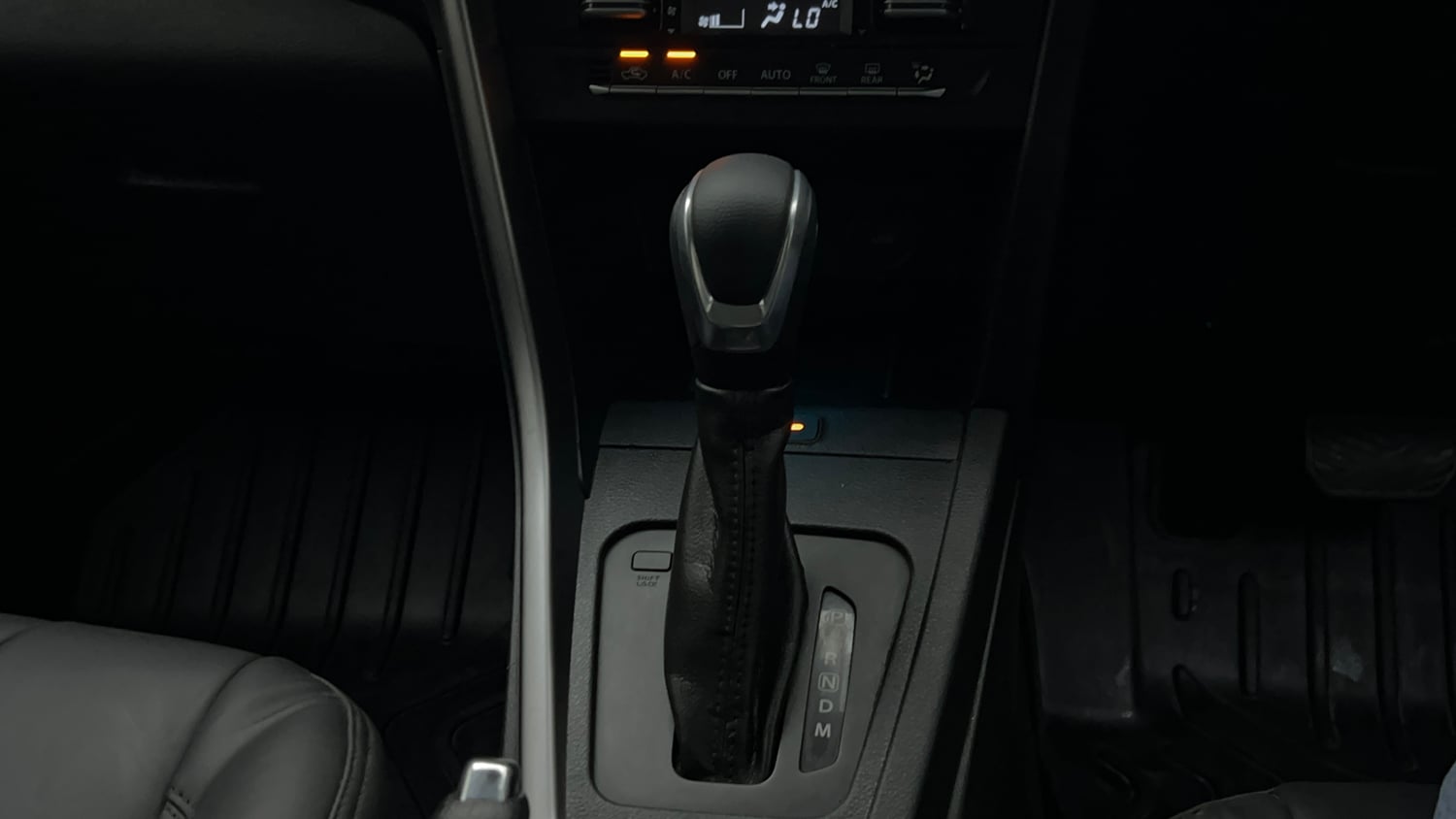 Used 2023 Maruti Suzuki Brezza ZXi Plus AT Petrol Automatic interior GEAR  KNOB VIEW