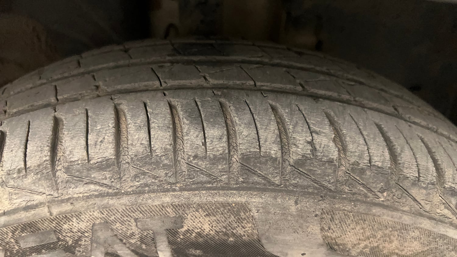 Used 2022 Renault Kwid RXL (O) 1.0 Petrol Manual tyres RIGHT FRONT TYRE TREAD VIEW