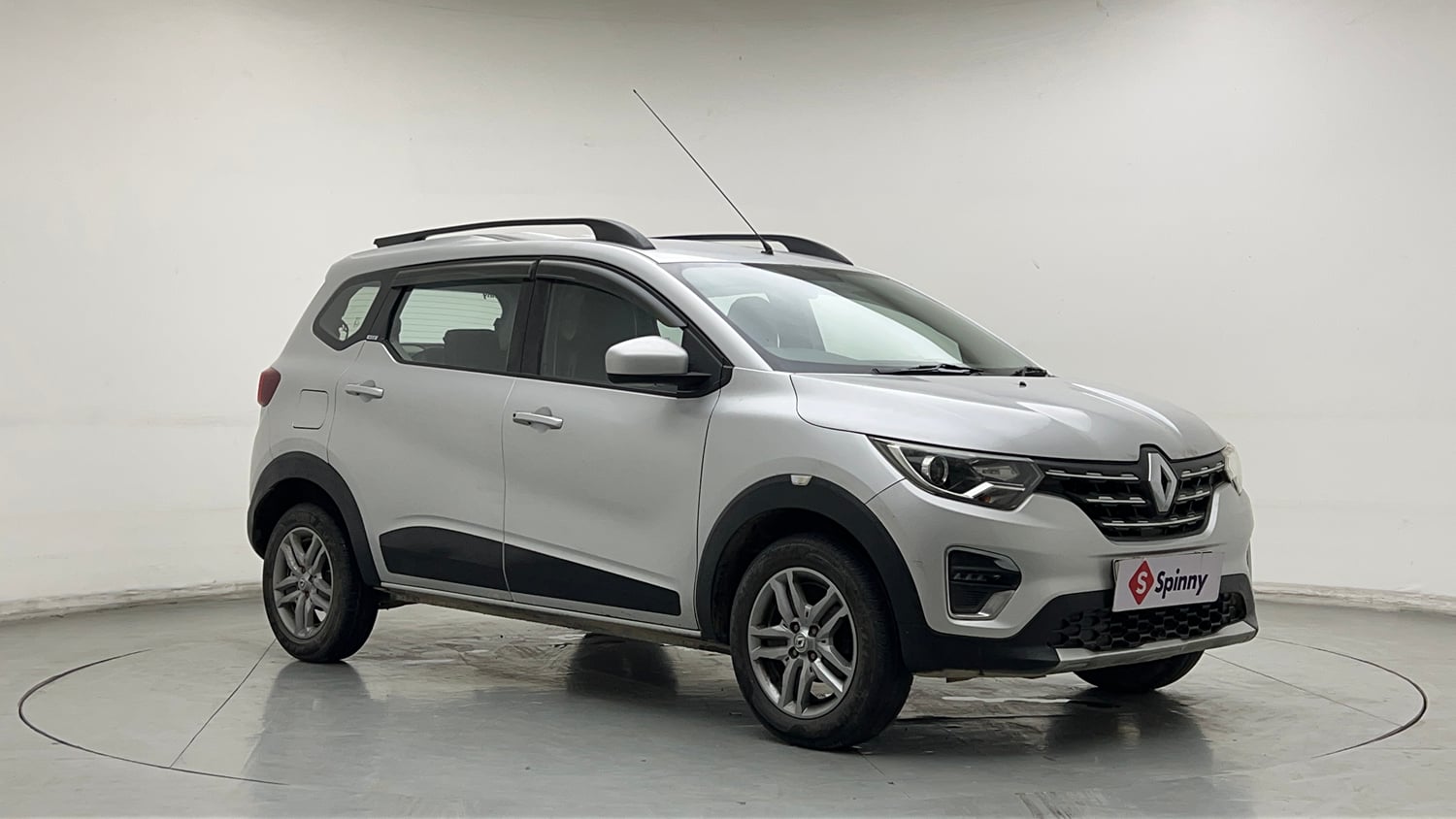 Used 2021 Renault Triber RXZ Petrol Manual exterior RIGHT FRONT CORNER VIEW
