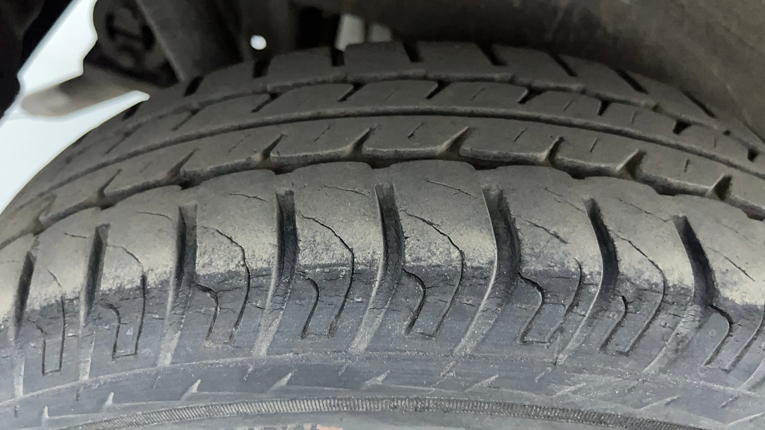 Used 2020 Maruti Suzuki Wagon R 1.0 VXI AMT Petrol Automatic tyres RIGHT REAR TYRE TREAD VIEW