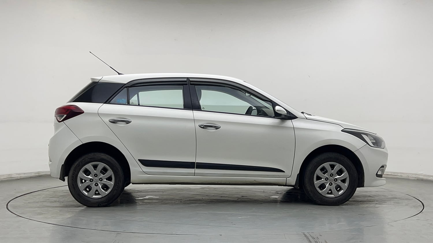 Used 2017 Hyundai Elite i20 Sportz 1.2 Petrol Manual exterior RIGHT SIDE VIEW