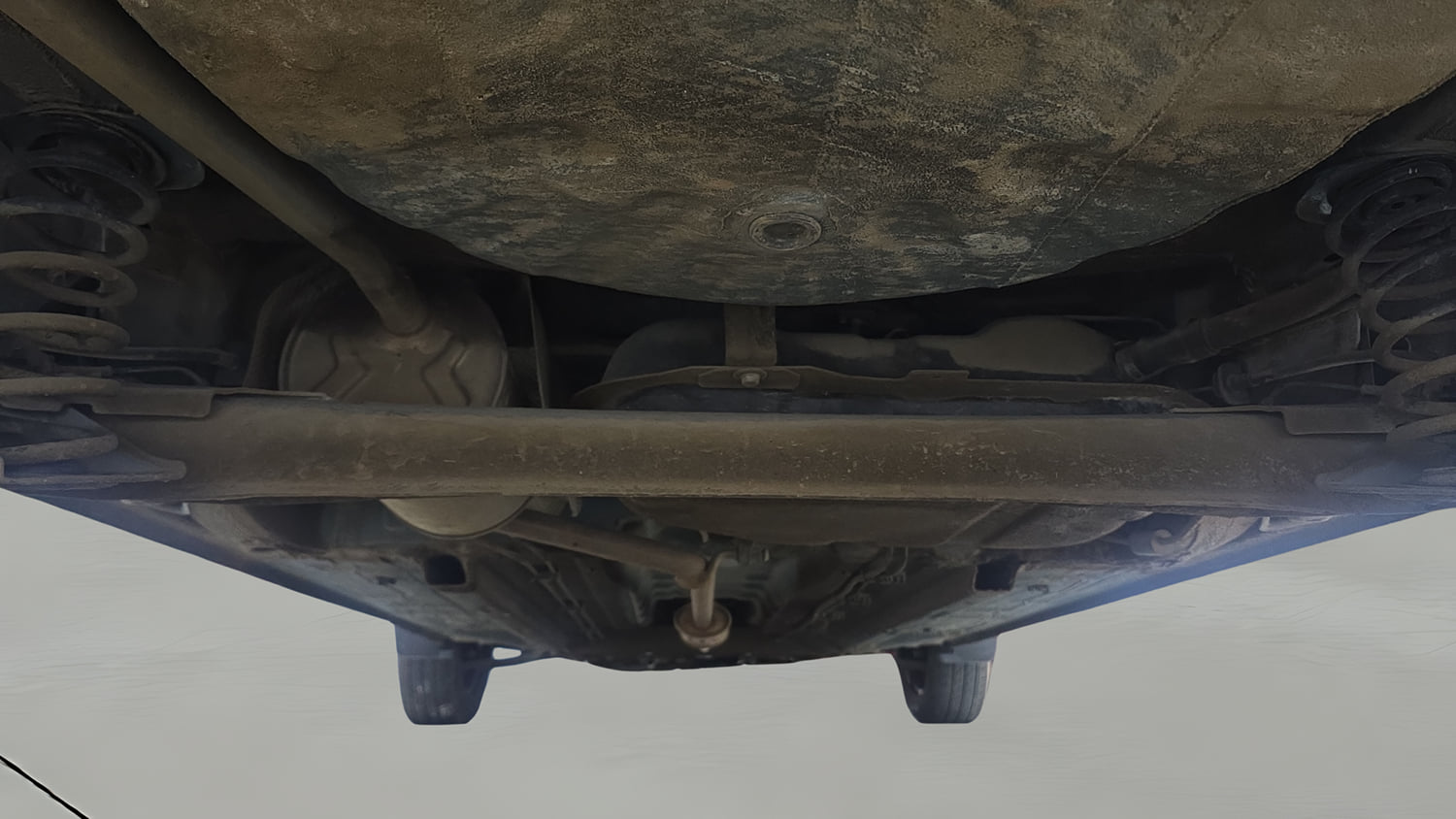 Used 2020 Renault Kwid Neotech RXL 1.0  AMT Petrol Automatic extra REAR UNDERBODY VIEW (TAKEN FROM REAR)