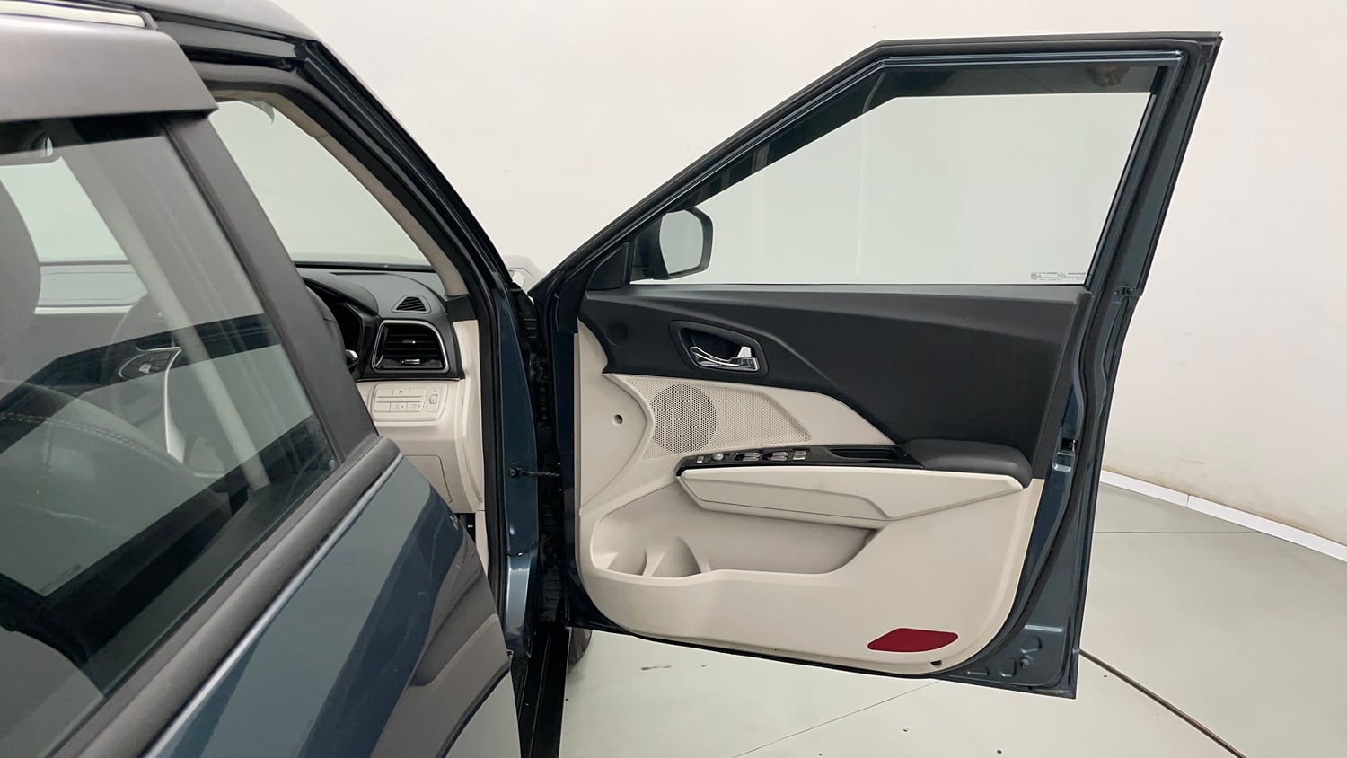 Used 2023 Mahindra XUV 300 W8 (O) 1.5 Diesel AMT Diesel Automatic interior RIGHT FRONT DOOR OPEN VIEW