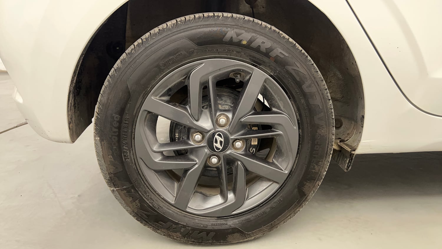 Used 2021 Hyundai Grand i10 Nios Sportz 1.2 Kappa VTVT CNG Cng Manual tyres RIGHT REAR TYRE RIM VIEW