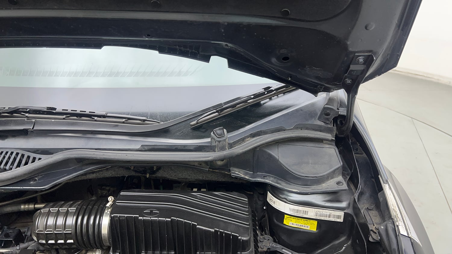 Used 2020 Tata Altroz XZ Petrol Petrol Manual engine ENGINE LEFT SIDE HINGE & APRON VIEW