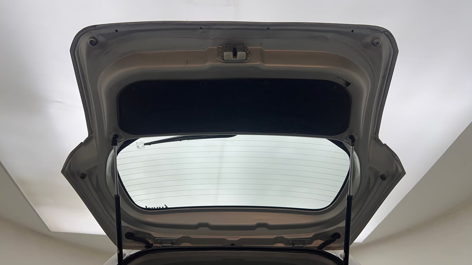 Used 2018 Maruti Suzuki Wagon R VXI Petrol Manual interior DICKY DOOR OPEN VIEW