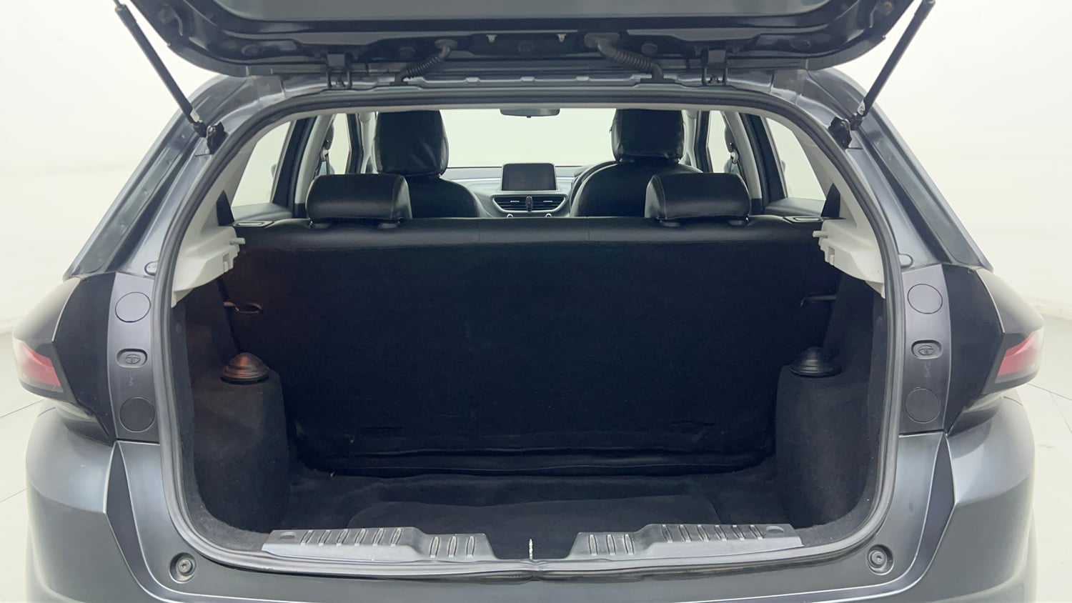 Used 2020 Tata Altroz XZ Petrol Petrol Manual interior DICKY INSIDE VIEW