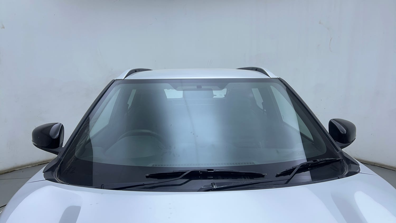 Used 2022 Nissan Magnite XV Petrol Manual exterior FRONT WINDSHIELD VIEW