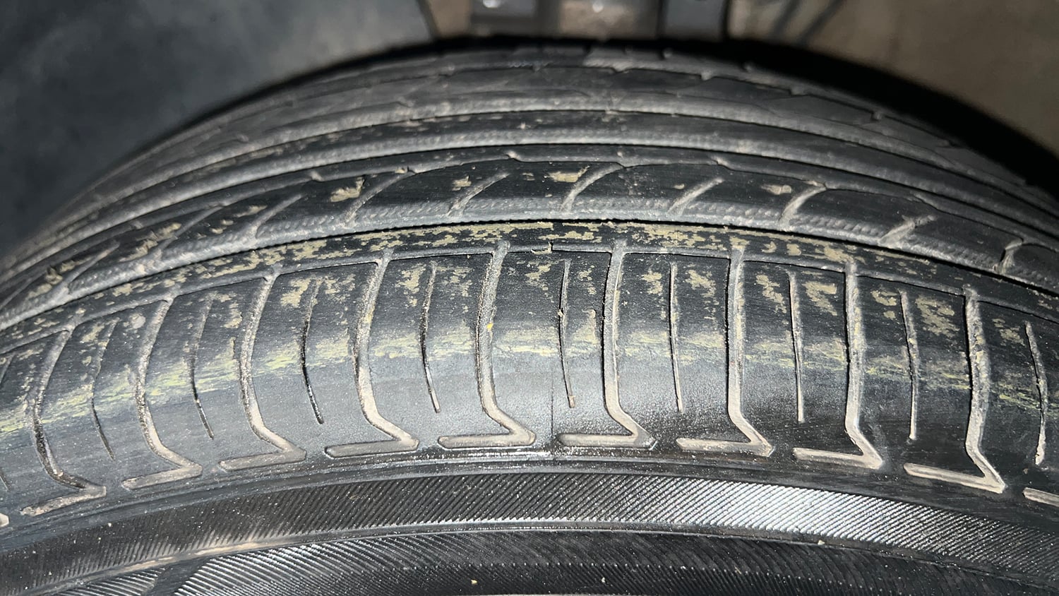 Used 2018 Volkswagen Polo Trendline 1.2L (P) Petrol Manual tyres LEFT FRONT TYRE TREAD VIEW