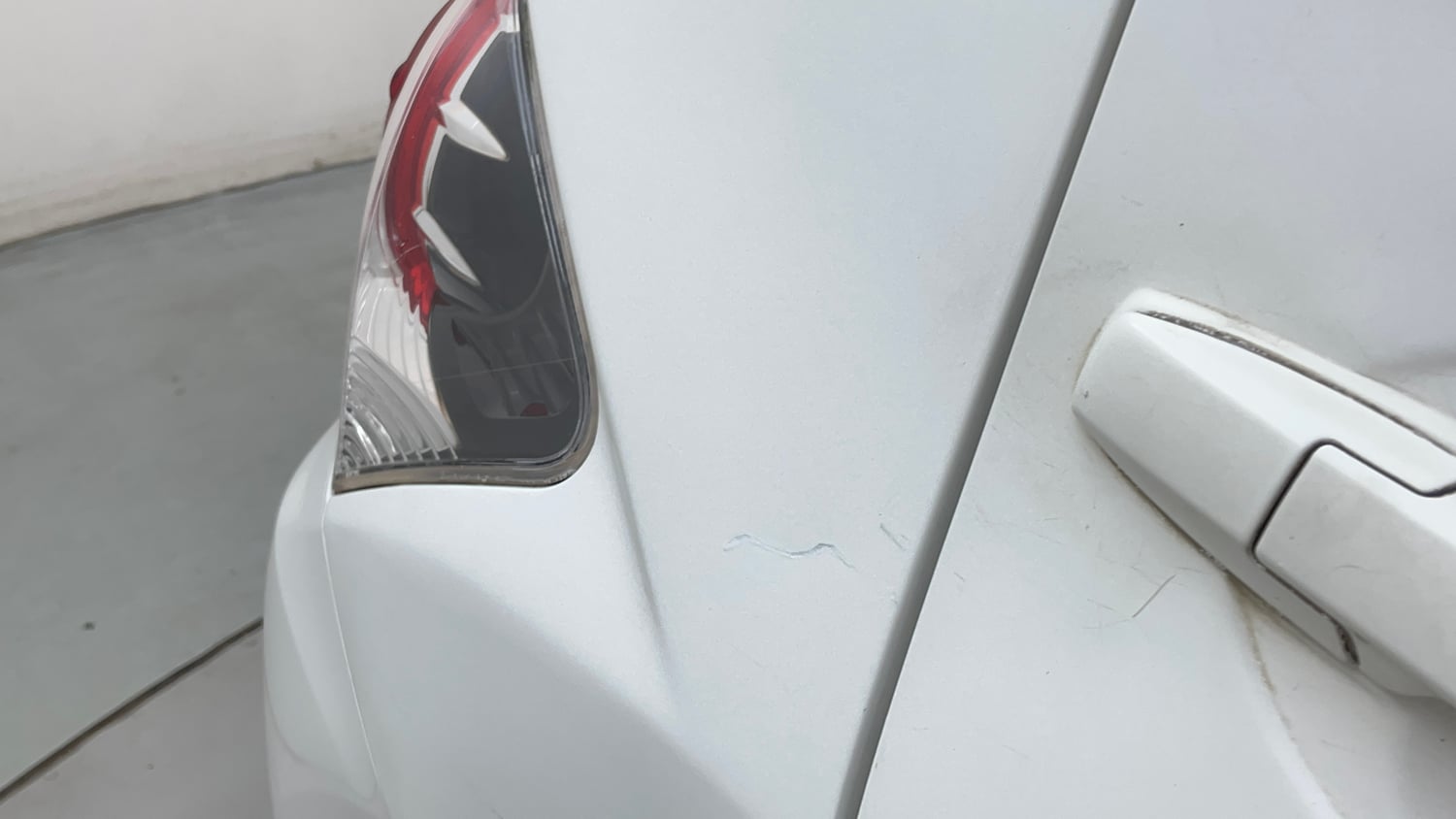 Used 2013 Honda Brio VX MT Petrol Manual dents MINOR SCRATCH
