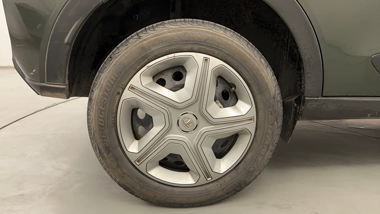 Used 2022 Tata Nexon XMA Plus (S) Diesel Diesel Automatic tyres RIGHT REAR TYRE RIM VIEW