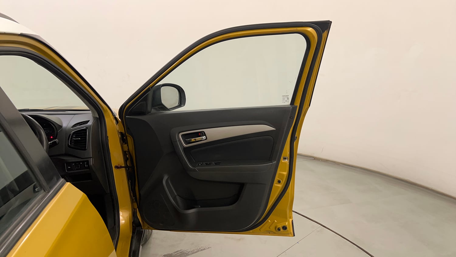 Used 2017 Maruti Suzuki Vitara Brezza [2016-2020] ZDi Diesel Manual interior RIGHT FRONT DOOR OPEN VIEW