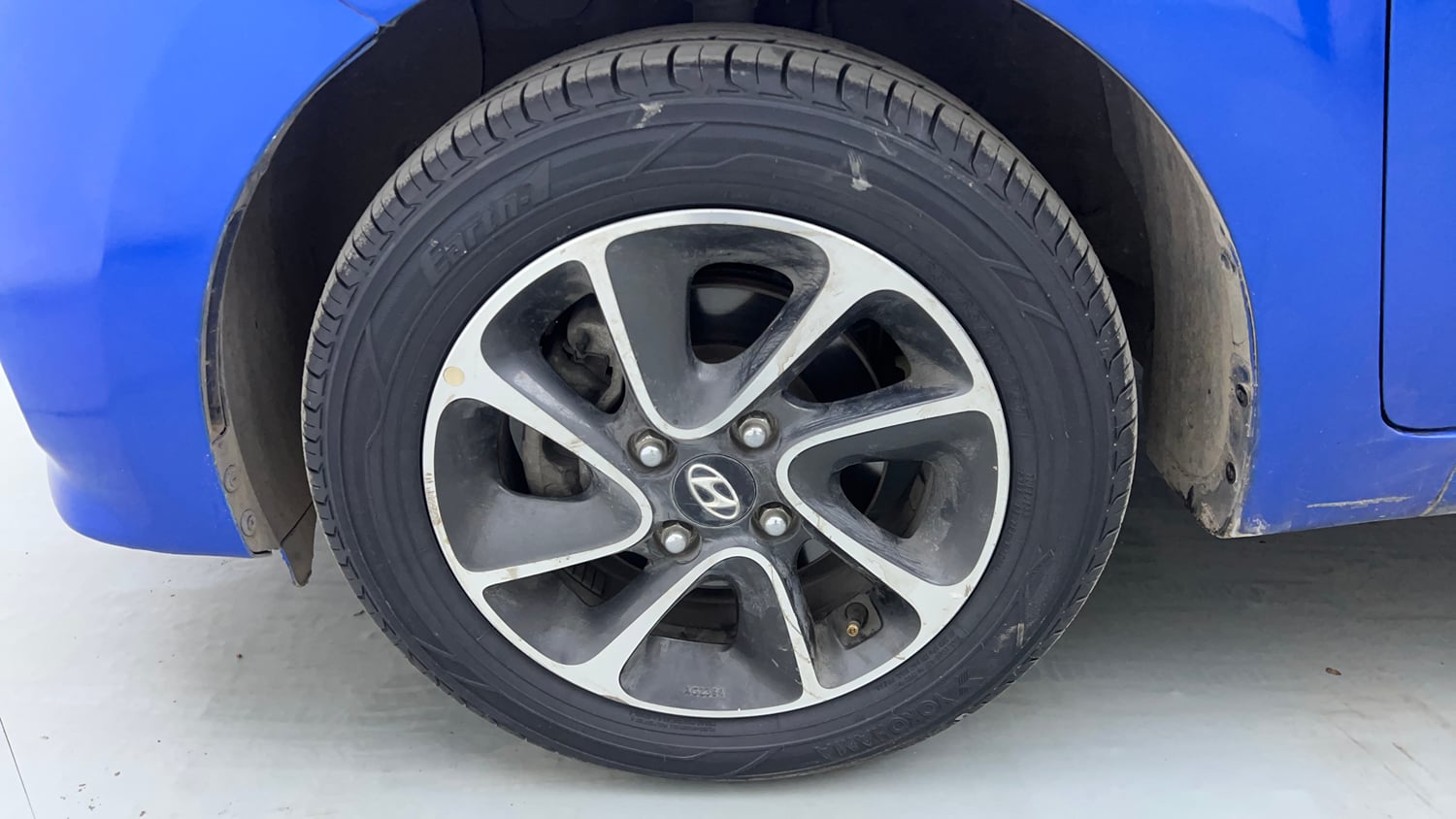 Used 2018 Hyundai Grand i10 Sportz AT 1.2 Kappa VTVT Petrol Automatic tyres LEFT FRONT TYRE RIM VIEW