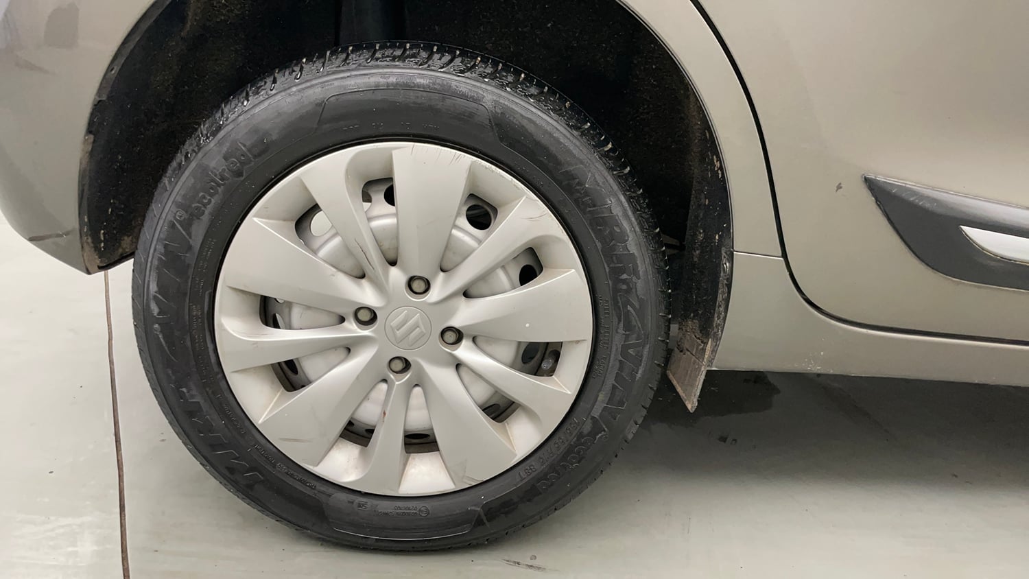 Used 2021 Maruti Suzuki Baleno Sigma Petrol Manual tyres RIGHT REAR TYRE RIM VIEW