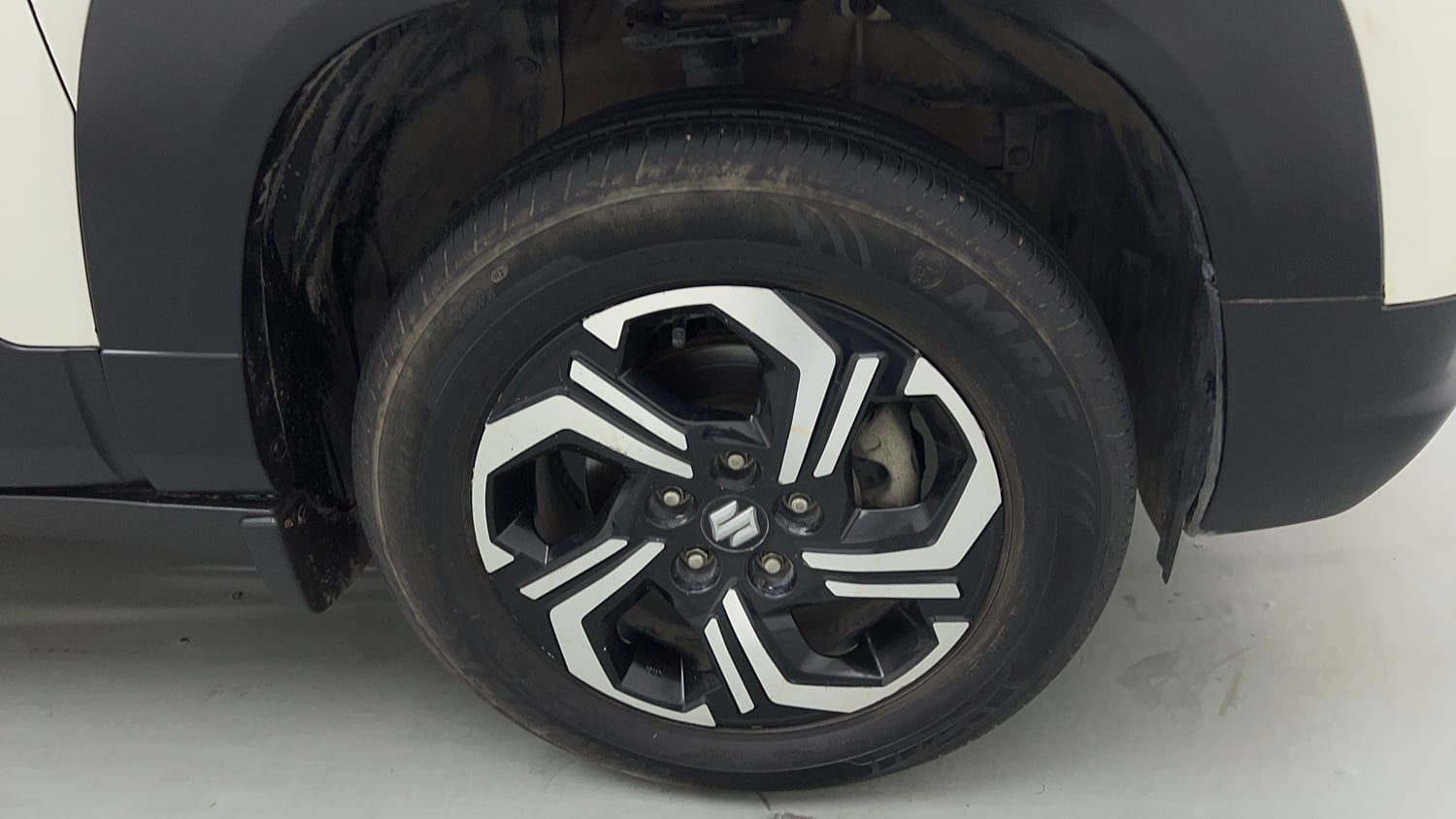 Used 2023 Maruti Suzuki Brezza ZXi Plus AT Petrol Automatic tyres RIGHT FRONT TYRE RIM VIEW