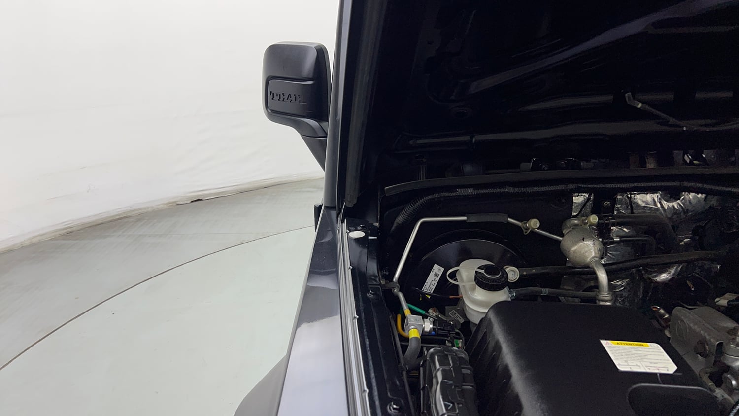 Used 2023 Mahindra Thar LX Hard Top Petrol MT 4WD Petrol Manual engine ENGINE RIGHT SIDE HINGE & APRON VIEW
