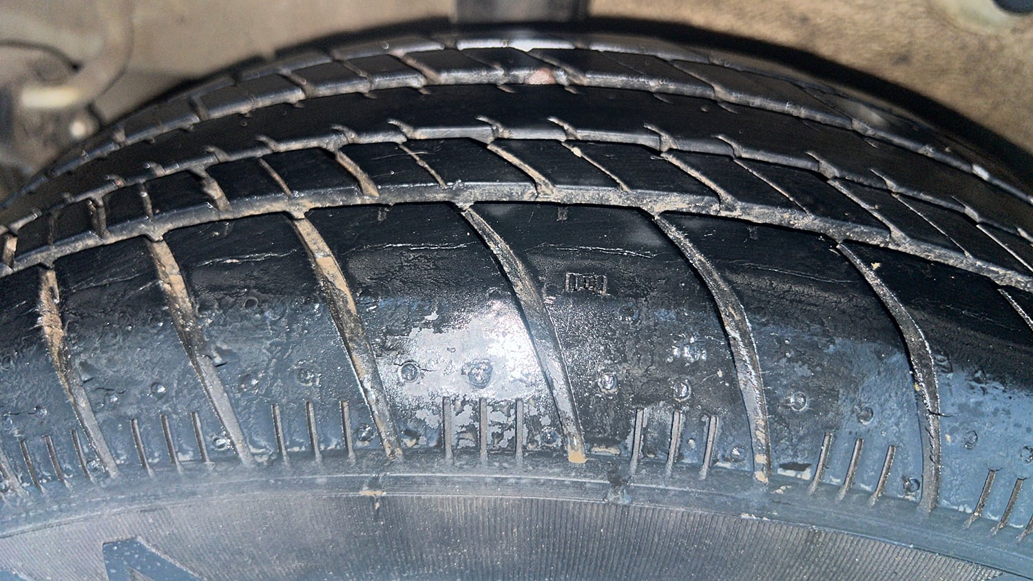 Used 2017 Maruti Suzuki Celerio ZXI (O) AMT Petrol Automatic tyres RIGHT REAR TYRE TREAD VIEW