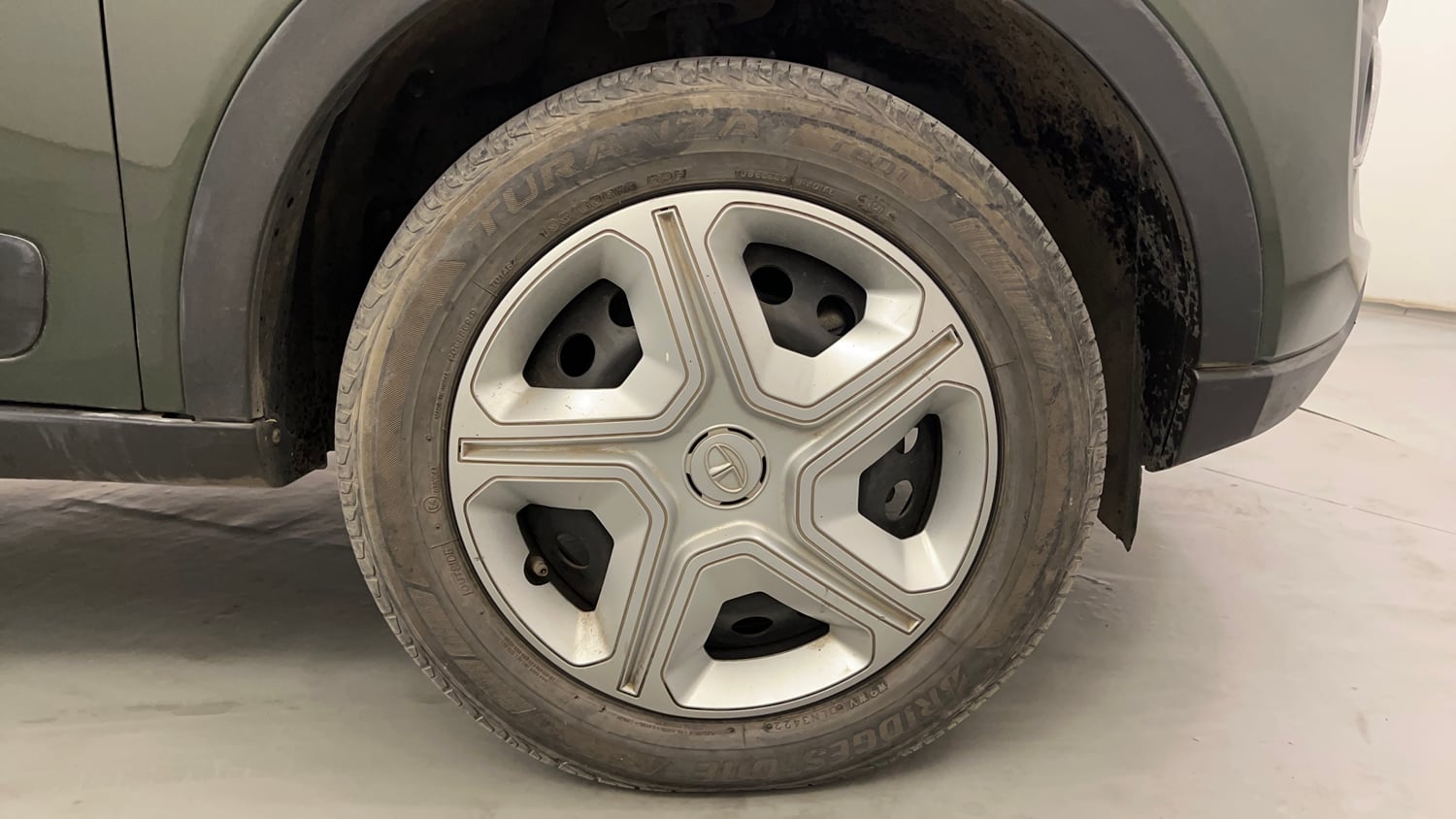 Used 2022 Tata Nexon XMA Plus (S) Diesel Diesel Automatic tyres RIGHT FRONT TYRE RIM VIEW