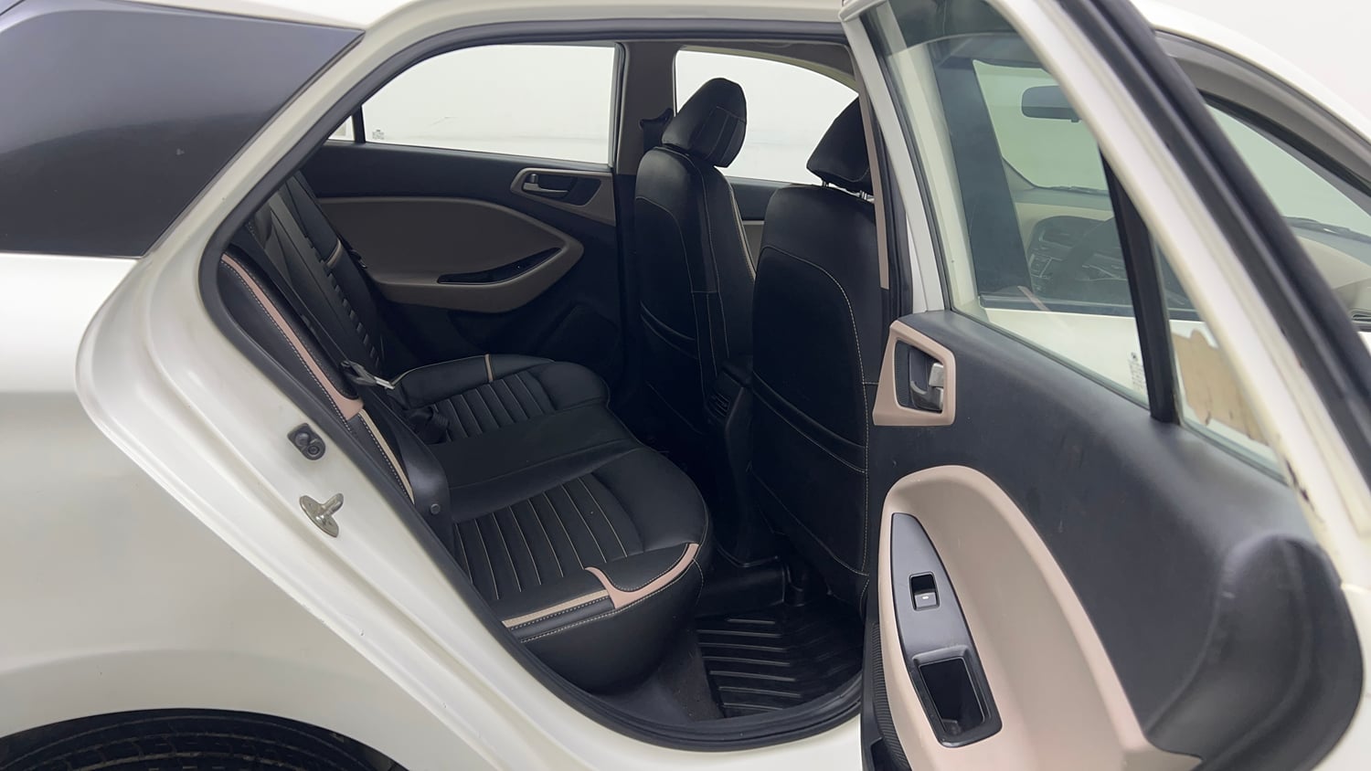 Used 2017 Hyundai Elite i20 Sportz 1.2 Petrol Manual interior RIGHT SIDE REAR DOOR CABIN VIEW
