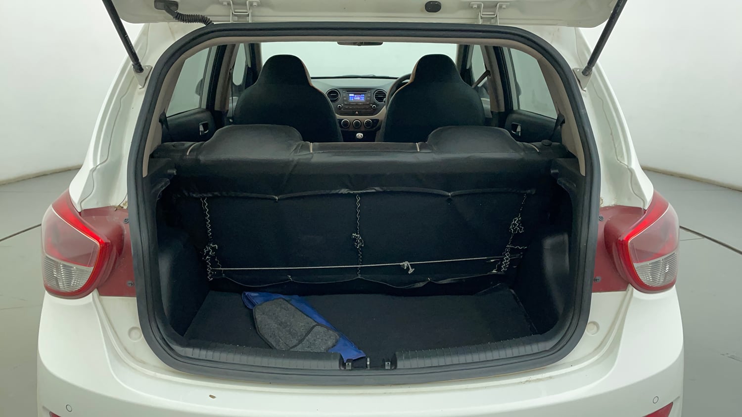 Used 2015 Hyundai Grand i10 Sportz 1.2 Kappa VTVT Petrol Manual interior DICKY INSIDE VIEW