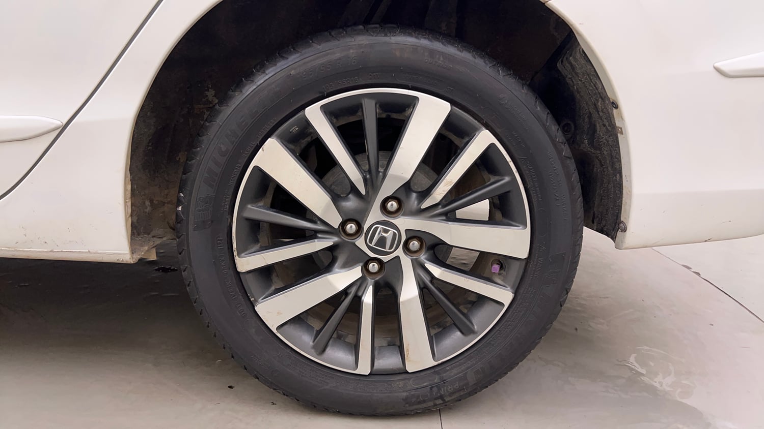 Used 2022 Honda City ZX CVT Petrol Petrol Automatic tyres LEFT REAR TYRE RIM VIEW