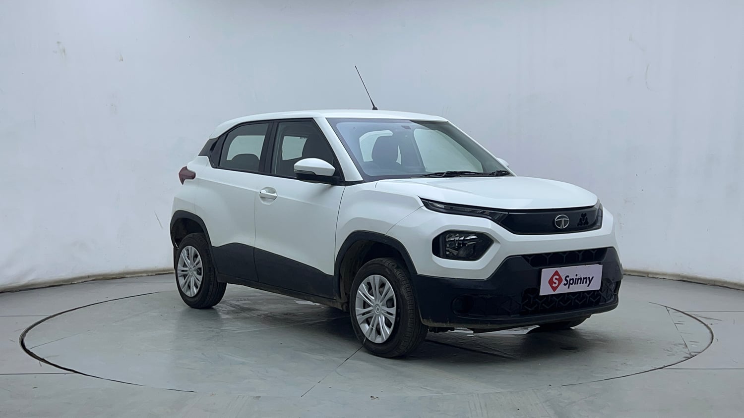 Used 2023 Tata Punch Adventure Rhythm Pack AMT Petrol Automatic exterior RIGHT FRONT CORNER VIEW