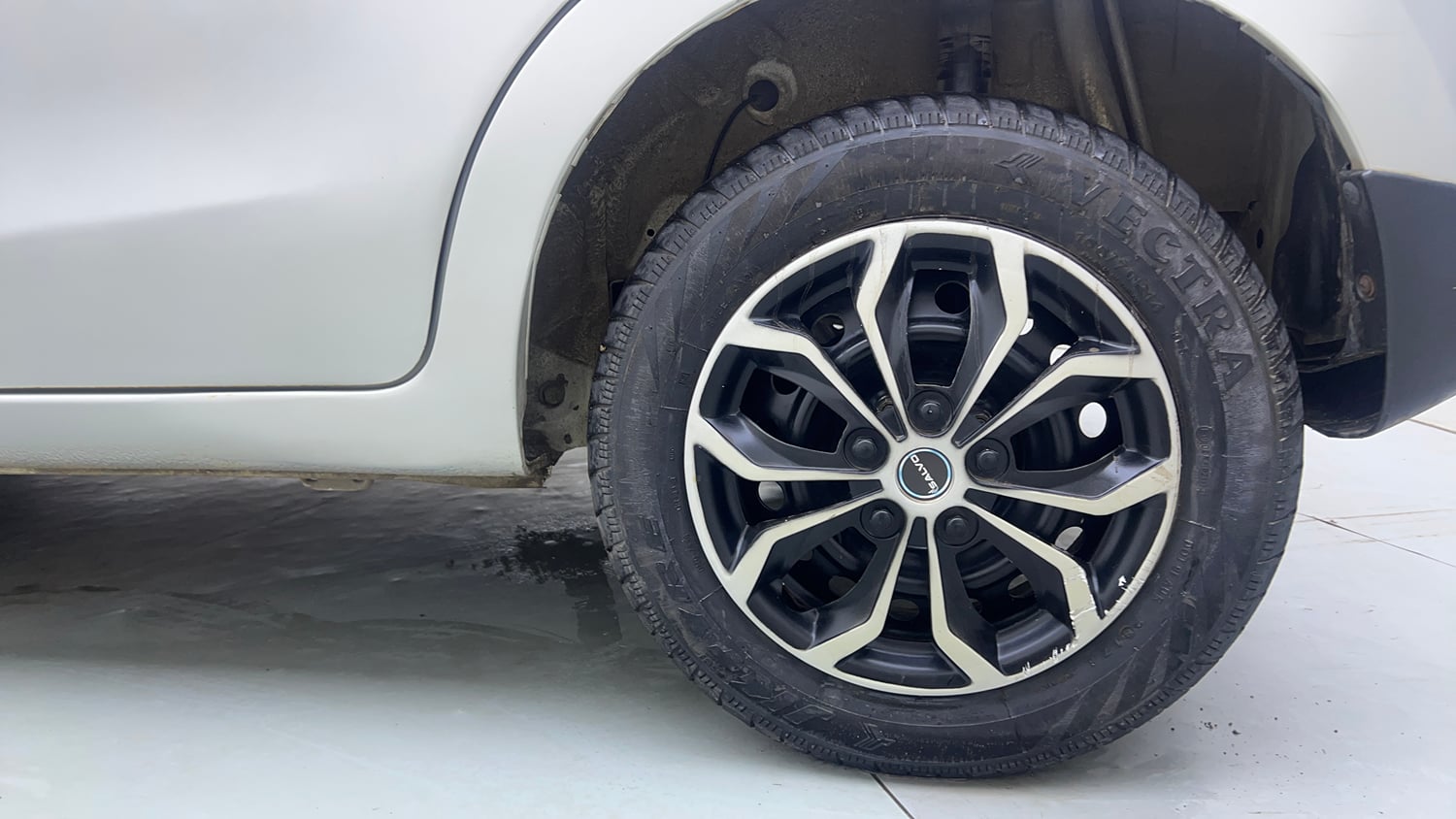 Used 2017 Maruti Suzuki Celerio ZXI (O) AMT Petrol Automatic tyres LEFT REAR TYRE RIM VIEW