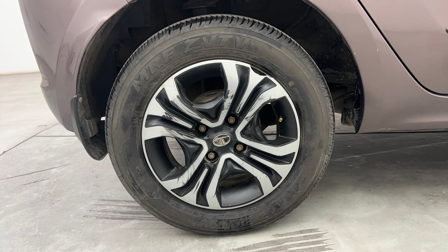 Used 2019 Tata Tiago Revotron XZ Petrol Manual tyres RIGHT REAR TYRE RIM VIEW