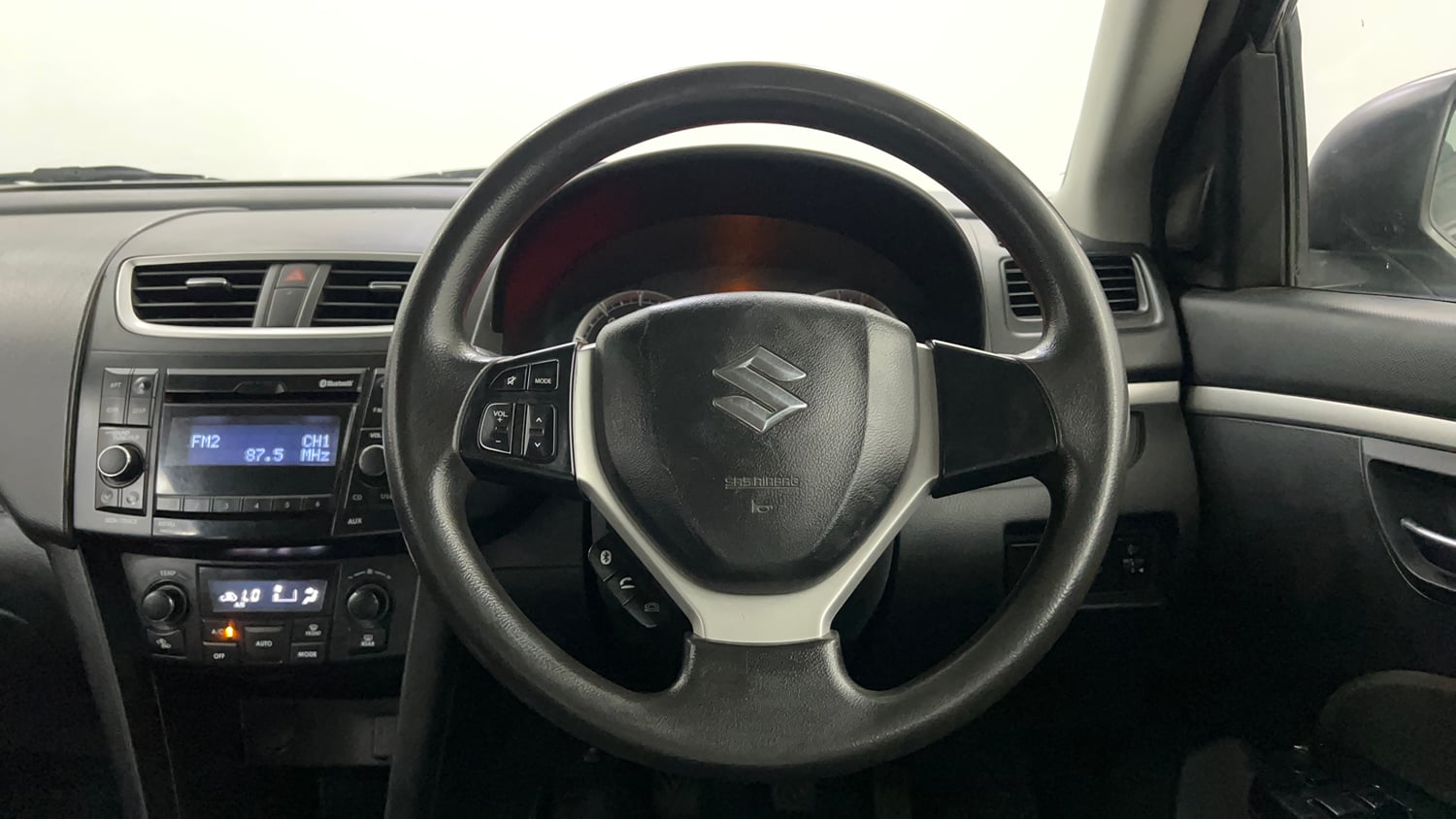 Used 2016 Maruti Suzuki Swift ZDi Diesel Manual interior STEERING VIEW