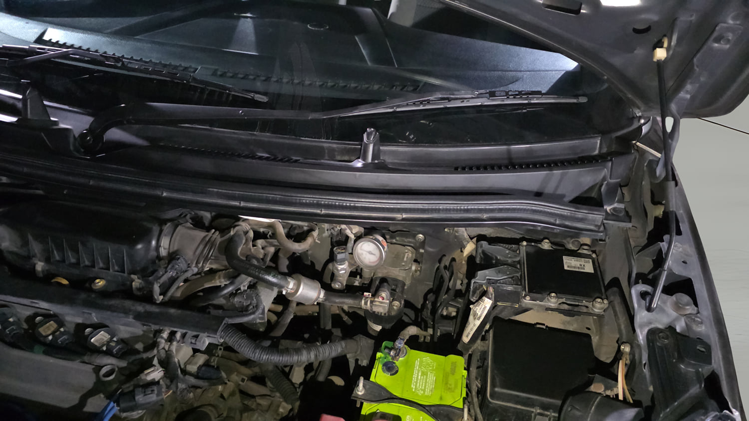 Used 2021 Maruti Suzuki Wagon R LXi 1.0 CNG Cng Manual engine ENGINE LEFT SIDE HINGE & APRON VIEW