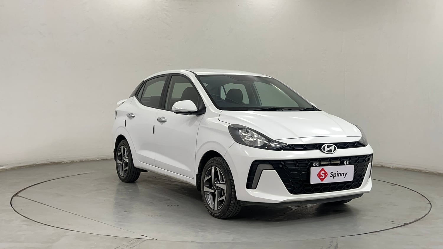Used 2025 Hyundai Aura SX 1.2 CNG Cng Manual exterior RIGHT FRONT CORNER VIEW