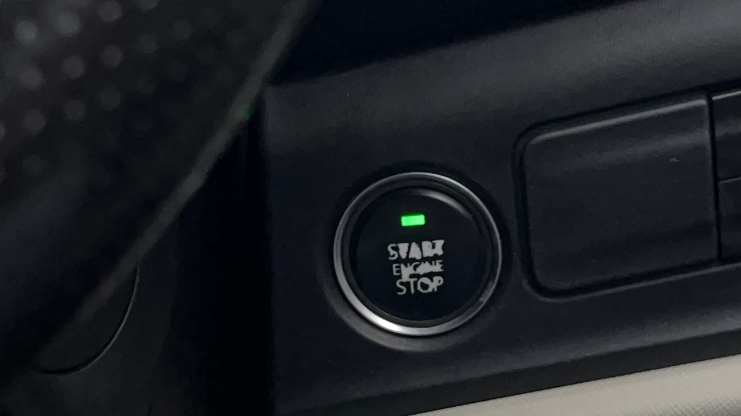 Used 2021 Tata Altroz XZ Petrol Petrol Manual top_features Keyless start