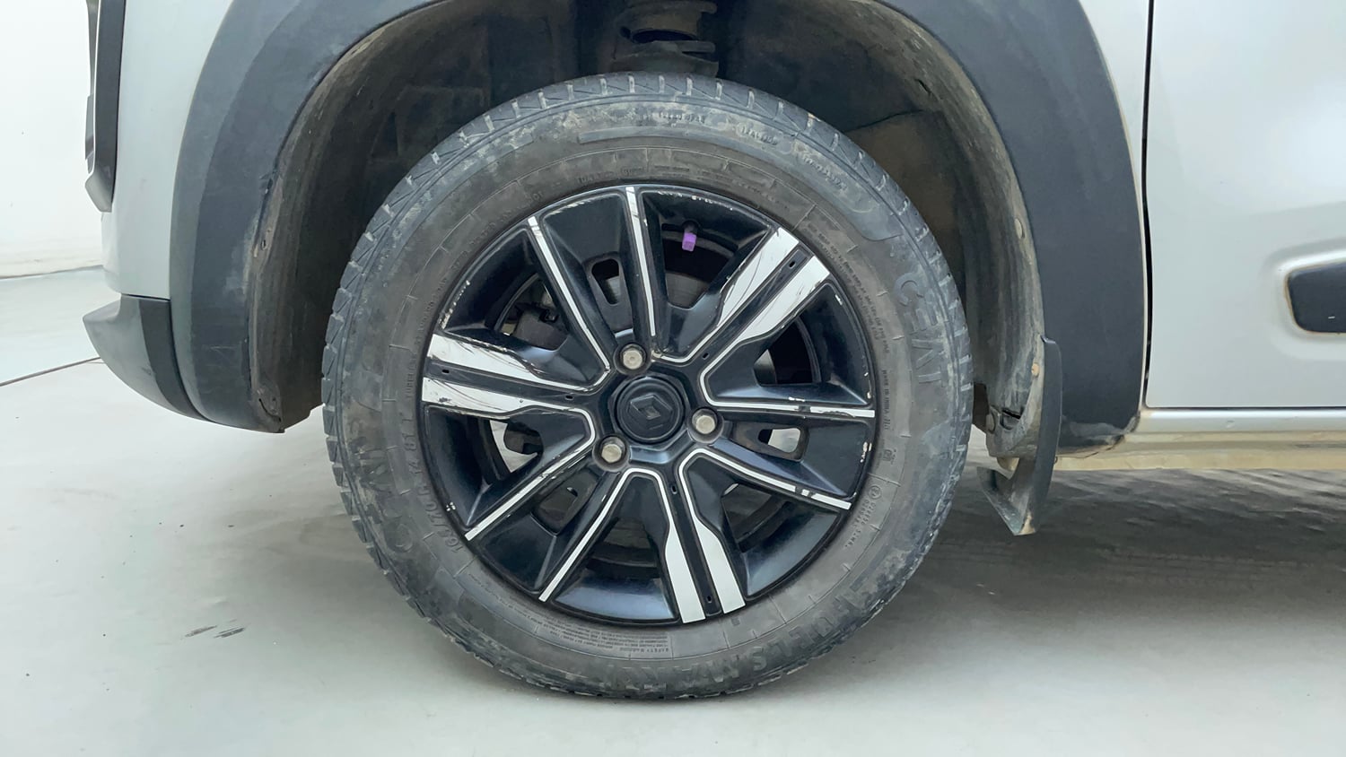 Used 2024 Renault Kwid CLIMBER AMT Petrol Automatic tyres LEFT FRONT TYRE RIM VIEW