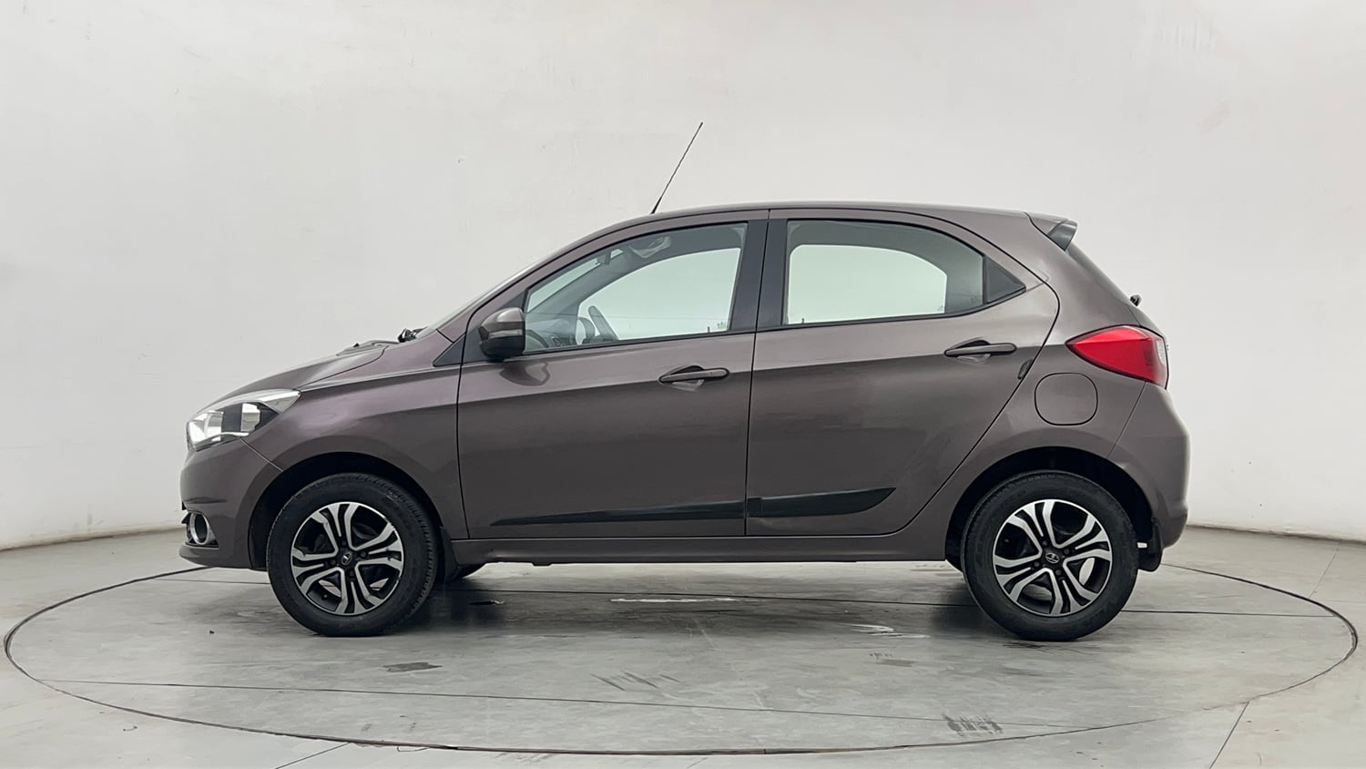 Used 2019 Tata Tiago Revotron XZ Petrol Manual exterior LEFT SIDE VIEW